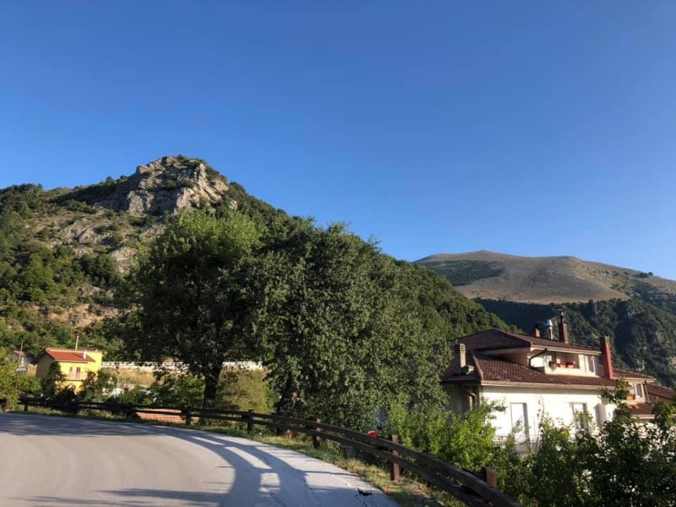 B&B Rosy Gallo Castelsaraceno Exterior photo